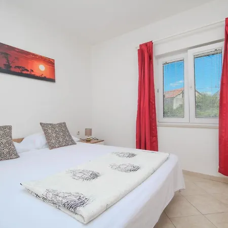 Dusica Apartments *