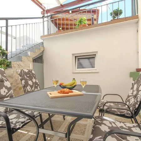 Dusica Apartments *