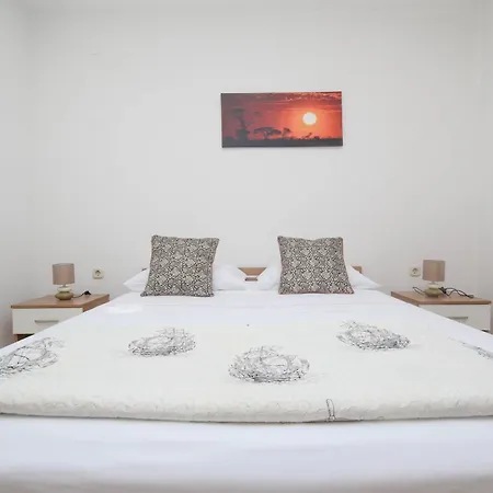 Dusica Apartments *